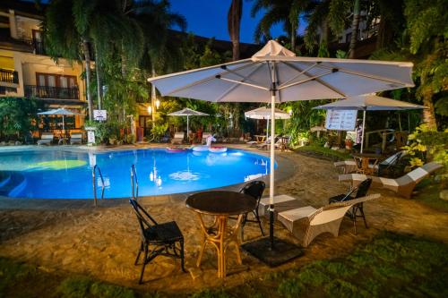 best patio umbrello Best Patio Umbrellas for Your Outdoor Space: 2021 Reviews, Top Brands