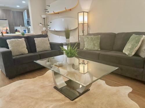 Surfs up! Cozy 1 Bedroom Condo with Fountain View, Los Angeles
