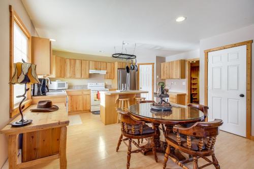 Montana Vacation Rental 32 Mi to Yellowstone! in Emigrant, USA