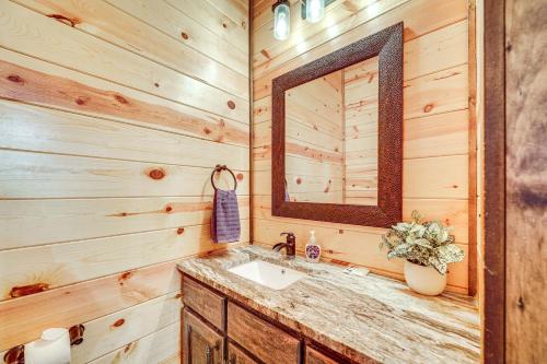 Hot Tub and Game Room Spacious Cabin in Broken Bow!