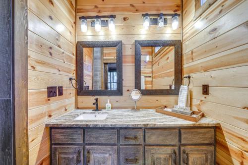 Hot Tub and Game Room Spacious Cabin in Broken Bow!