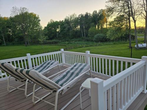 Erkély/terasz, Modern, Amish-Built Farmhouse, 3 bedrooms sleeps 6 in Medina (NY)
