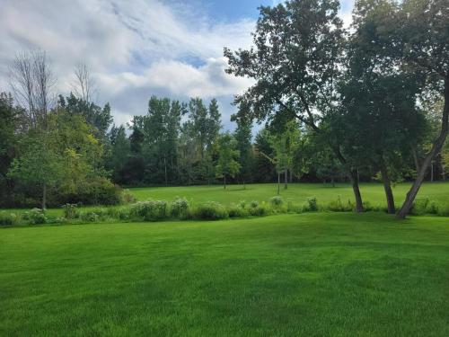Modern, Amish-Built Farmhouse, 3 bedrooms sleeps 6 in Medina (NY)