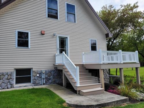 Modern, Amish-Built Farmhouse, 3 bedrooms sleeps 6 in Medina (NY)