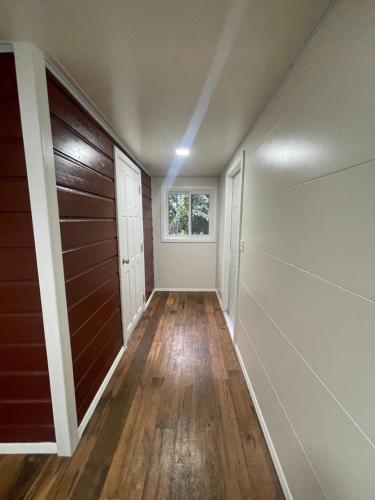 Entrada, Modern Studio in Billy White