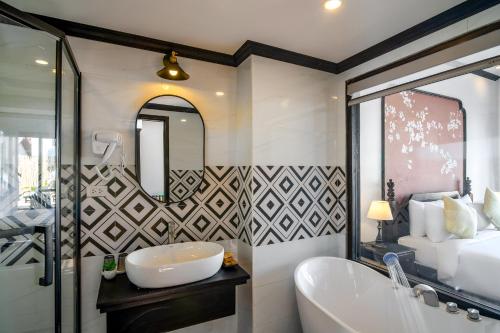Twin Room with Pool View room in Luang Prabang Vang Luang Hotel