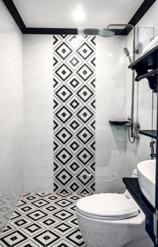 Triple Room with Pool View image 8