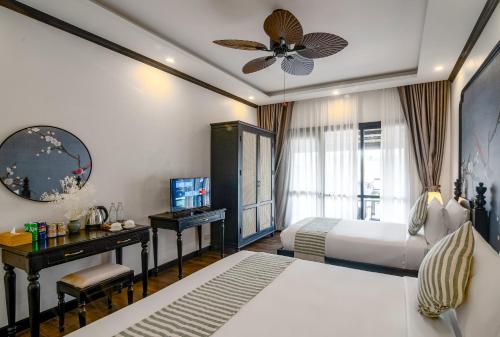 Triple Room with Pool View image 3