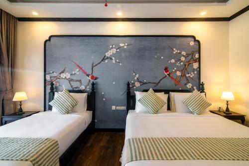 Triple Room with Pool View image 4