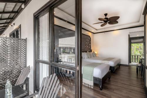 Triple Room with Pool View image 7
