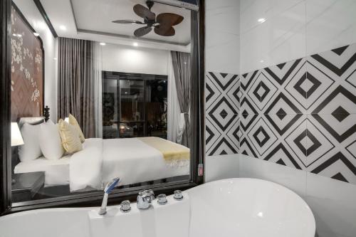 Twin Room with Pool View image 2
