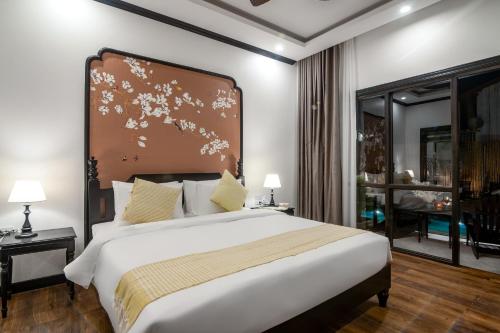 Twin Room with Pool View image 3