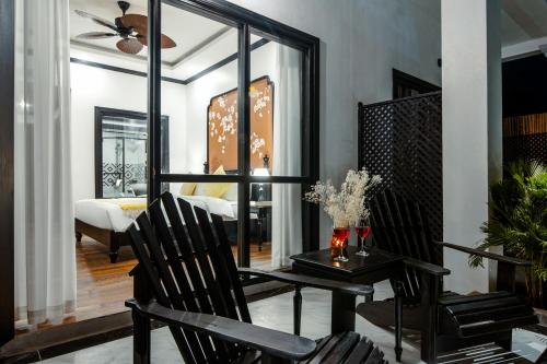 Twin Room with Pool View image 1