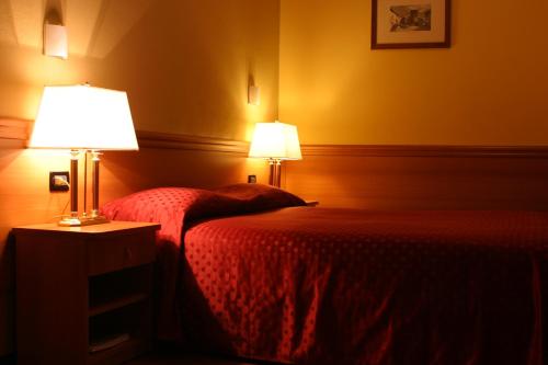 Air Hotel - image 11