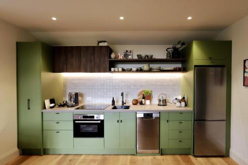 Kitchen, Casterton Cottage, paradise garden with spa in Mount Pleasant