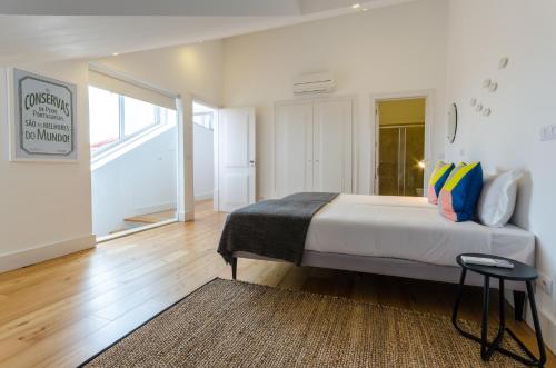 Two-Bedroom Penthouse Apartment image 10