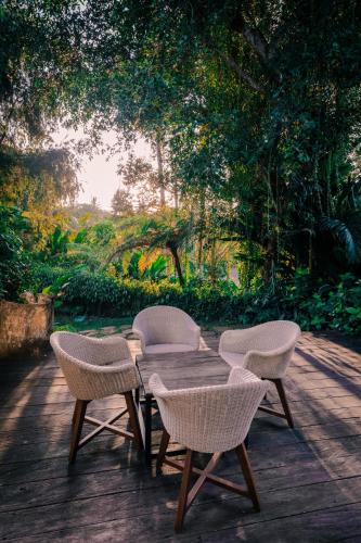 Three-Bedroom Private Pool Villa with Complimentary Access to Titi Batu Sports Club image 1