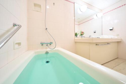 room detail thumbnail 2