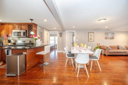 74R - 2BR Quincy - Romantic Stay near Wollaston Beach in Kvinsis (MA)