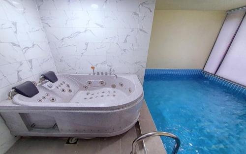 Hoengseong Nature Healing Pool Villa in Hoengsong