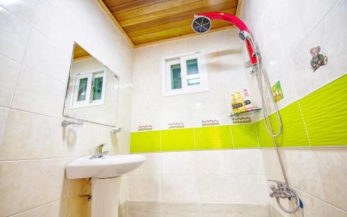 room detail thumbnail 2