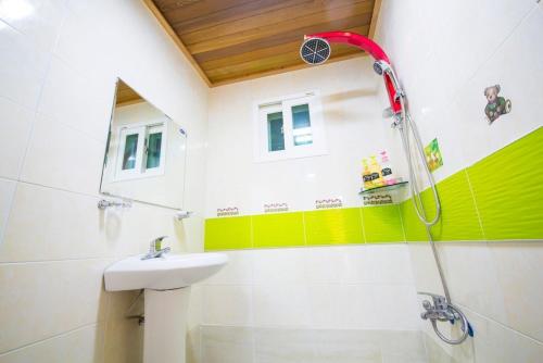 room detail thumbnail 2