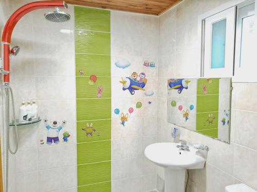 room detail thumbnail 2