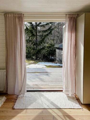 Bright, Airy, And Blissful Idyllic Holiday Home, Норртелье (фото 3)