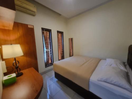 Lucky Guest House Wahid Hasyim - Tap to explore photos