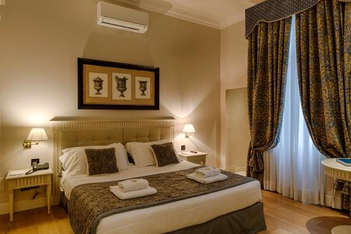 Deluxe Double or Twin Room image 9