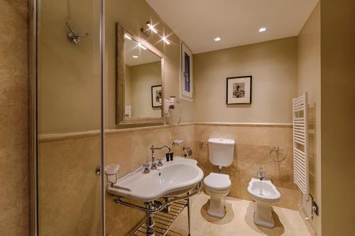 Deluxe Double or Twin Room image 1