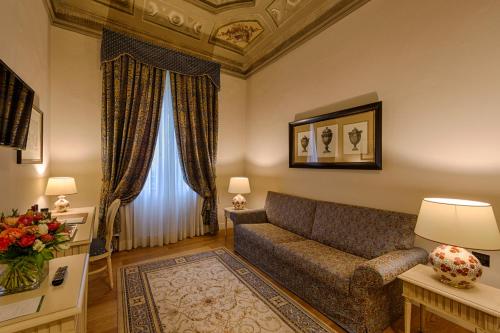 Deluxe Double or Twin Room image 10