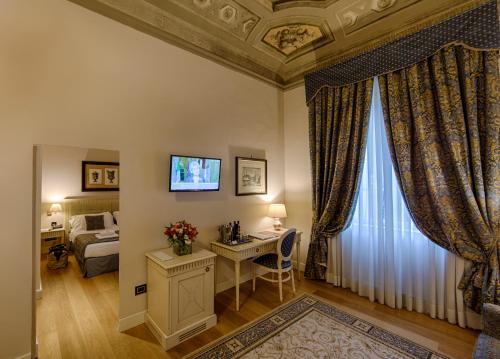 Deluxe Double or Twin Room image 5