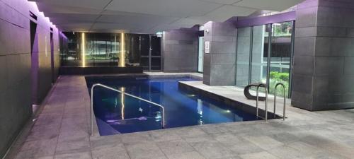 Cozy Oasis L1708 with Swimming Pool, Melbourne