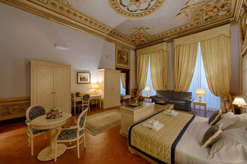 Junior Suite (2 Adults) image 6