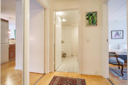 Spacious Canal-View Apartment Near Metro in Christianshavn, Копенгаген (фото 4)