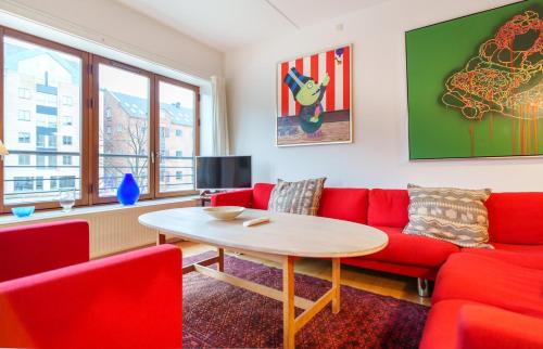 Spacious Canal-View Apartment Near Metro in Christianshavn, Копенгаген (фото 8)