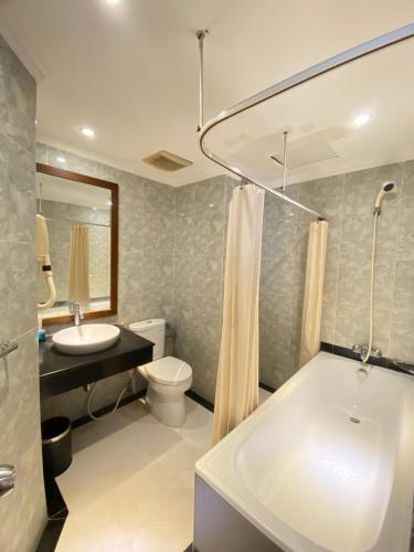 room detail thumbnail 2