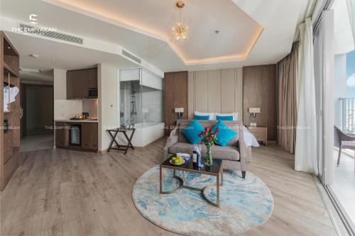 Executive Ocean View Room image 3