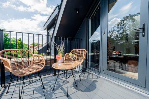 Superb Top Floor 1-Bedroom Flat With Charming Two Balconies, Londres