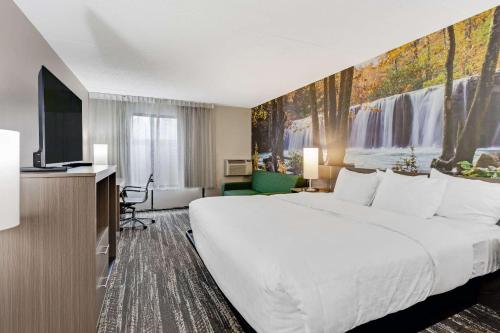 Clarion Pointe Near Erie Casino in อีรี (PA)