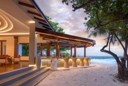 Adaaran Select Meedhupparu – 24 hours Dine Around Premium All inclusive in Raa-korallzátony