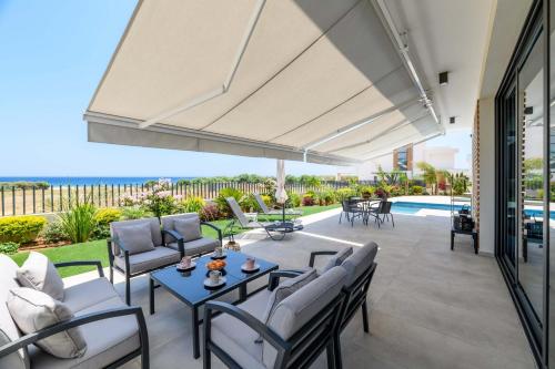 By The Beach - Emerald Seaview Villa, Protaras