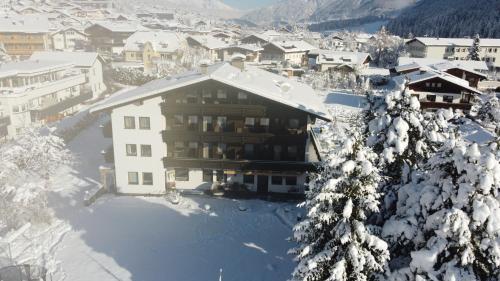 Hotel Eschenhof & Apartments – Fulpmes, IL