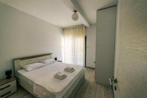 2 bedrooms, 4 beds