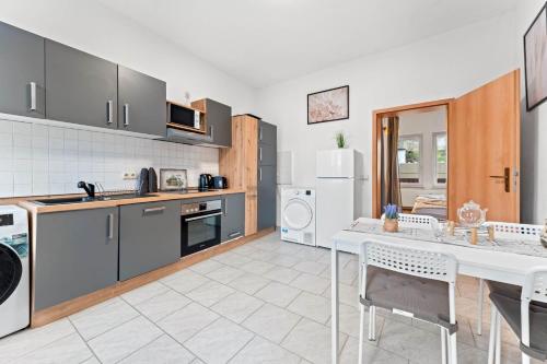 Nice Apartment with Balcony in أبولدا