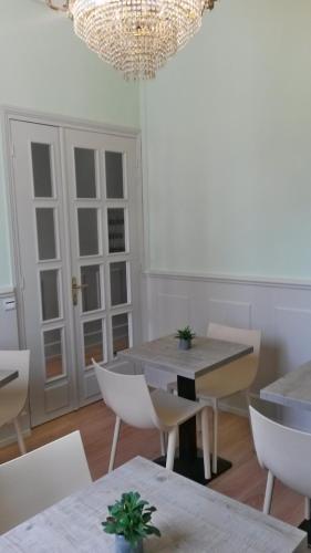 Bar/lounge, Hotel De La Cathedrale in Reims City Center