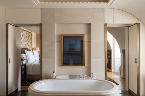 Four Seasons Hotel des Bergues Geneva - image 10