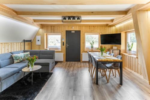 Delt lounge/TV-område, Kaszubska Kryjowka - Komfortowy 8 osobowy Domek w sercu Kaszub - Jacuzzi, Sauna, Rowerek Wodny, Jezi in Suleczyno