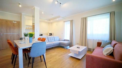 Apartament z tarasem REZYDENCJA KARKONOSKA - Apartamentuj